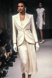 Jean Louis Scherrer 1989 Haute Couture 112.jpg