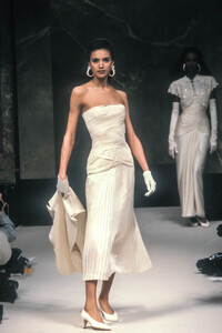 Jean Louis Scherrer 1989 Haute Couture 114.jpg