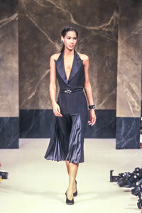 Jean Louis Scherrer 1989 Haute Couture 116.jpg