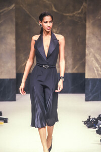 Jean Louis Scherrer 1989 Haute Couture 117.jpg