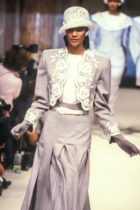 Jean Louis Scherrer 1989 Haute Couture 119.jpg