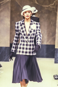 Jean Louis Scherrer 1989 Haute Couture 121.jpg