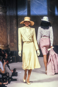 Jean Louis Scherrer 1989 Haute Couture 123.jpg