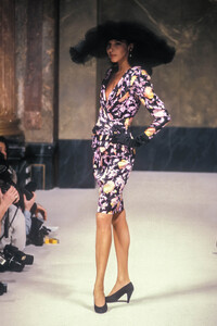 Jean Louis Scherrer 1989 Haute Couture 150.jpg