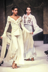 Jean Louis Scherrer 1989 Haute Couture 166.jpg