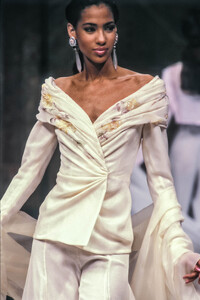 Jean Louis Scherrer 1989 Haute Couture 168.jpg