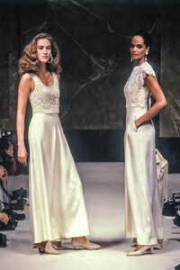 Jean Louis Scherrer 1989 Haute Couture 196.jpg