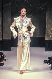 Jean Louis Scherrer 1989 Haute Couture 197.jpg