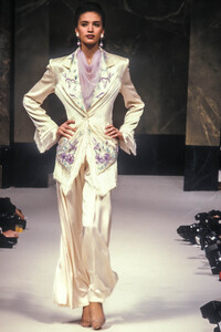 Jean Louis Scherrer 1989 Haute Couture 198.jpg