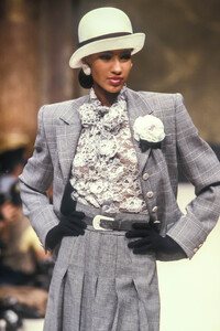 Jean Louis Scherrer 1989 Haute Couture 2.jpg