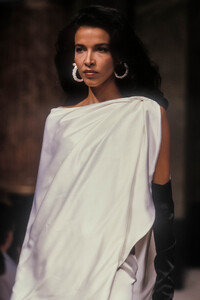 Jean Louis Scherrer 1989 Haute Couture 201.jpg