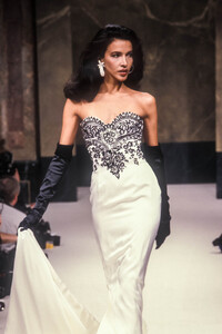 Jean Louis Scherrer 1989 Haute Couture 203.jpg