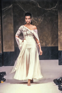 Jean Louis Scherrer 1989 Haute Couture 225.jpg