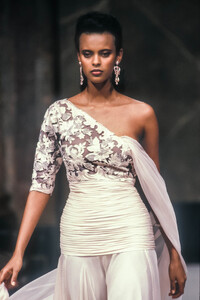 Jean Louis Scherrer 1989 Haute Couture 226.jpg