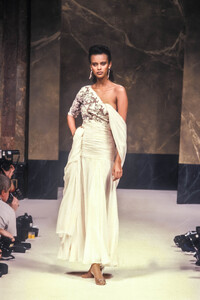 Jean Louis Scherrer 1989 Haute Couture 227.jpg