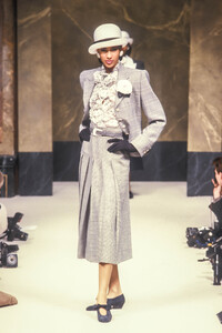 Jean Louis Scherrer 1989 Haute Couture 3.jpg
