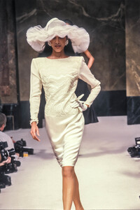 Jean Louis Scherrer 1989 Haute Couture 53.jpg