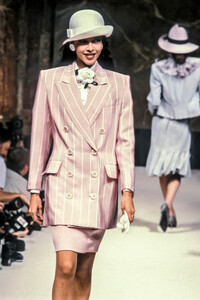 Jean Louis Scherrer 1989 Haute Couture 7.jpg