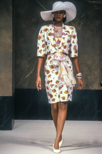 Jean Louis Scherrer 1989 Haute Couture 79.jpg