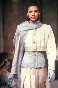Jean Louis Scherrer 1989 Haute Couture 86.jpg