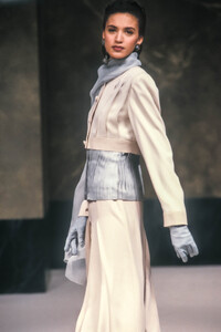Jean Louis Scherrer 1989 Haute Couture 87.jpg