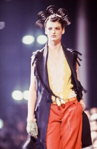 Jean_Paul_Gaultier_SS1989_Linda_01.thumb.jpg.4429e13665ab1efef48a96f881af240e.jpg