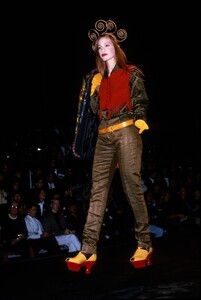 Jean_Paul_Gaultier_SS1989_Micky_Mamon_01.jpg