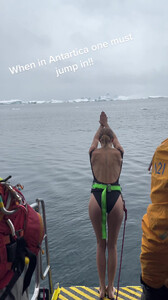 Josephine Skriver - TikTok 38.jpg