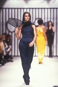 KarlLagerfeld1989WomenRTW36.thumb.jpg.cf140337a92da3baa931d82ba65183d9.jpg