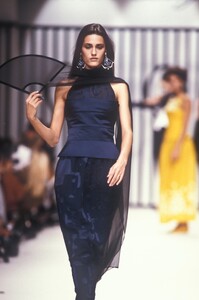 KarlLagerfeld1989WomenRTW37.thumb.jpg.219279249af1715e2a6936d7e0e89c4b.jpg