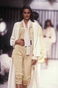 KarlLagerfeld1989WomenRTW4.thumb.jpg.80ea61ffbaec9968c45e63d7f1cc3eae.jpg