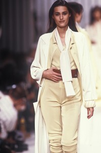 KarlLagerfeld1989WomenRTW5.thumb.jpg.df94616767a601e5406290b51715c73c.jpg