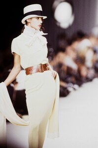 Karl_Lagerfeld_SS1989_Marpessa_03.thumb.jpg.a78325afd3fbc2d7b1a17a624d6cc7e5.jpg