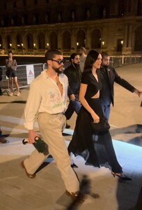 Kendall-Jenner---Seen-Leaving-the-Louvre-Museum-in-Paris-02.jpg