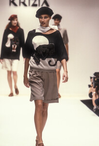 Krizia 1989 Women RTW 27.jpg