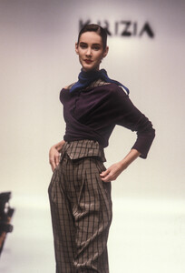 Krizia1989WomenRTW38.thumb.jpg.94879df7941ae8765648cfb9c641341c.jpg