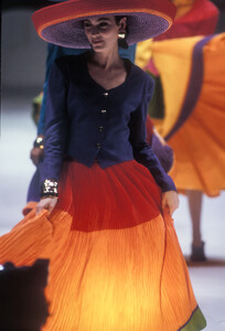 Krizia 1989 Women RTW 53.jpg