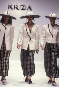 Krizia1989WomenRTW80.thumb.jpg.31861114e43a09ddf5cdcf6956ac9142.jpg