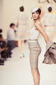 Lanvin_SS1989_Susanna_Linsmayer_03.thumb.jpg.e04fe3aaea11ef50613cbada35f429d0.jpg