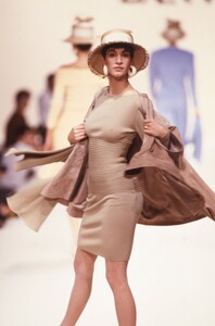 Lanvin_SS1989_Susanna_Linsmayer_05.thumb.jpg.9e1ffbd61f3ada9411e7c84ba3ece4b8.jpg