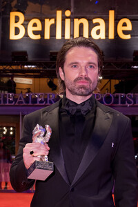 MKr354328_Sebastian_Stan_(Bester_Darsteller_Berlinale_2024).thumb.jpg.c96168bdece67bc91e3103f4995f1d86.jpg