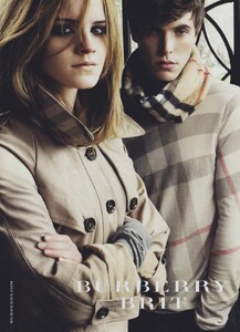 Testino_Burberry_Fall_Winter_2009_10_12.thumb.jpeg.8a928ce487e6c3902607c86e303db7ac.jpeg