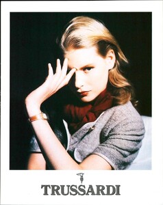 Vogue Italia April 1989 037.jpg