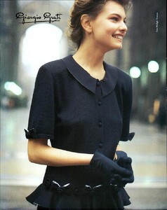 VogueItaliaFebruary19892120.thumb.jpg.8f3a50495655e1f6616e2d9bcdfcf061.jpg