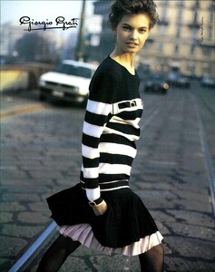 VogueItaliaFebruary19892122.thumb.jpg.efd2163889d308890762f734f78fa55b.jpg