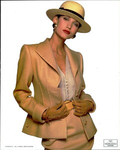 Vogue Italia March 1989 009.jpg