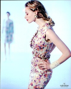 Vogue Italia March 1989 041.jpg