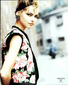 Vogue Italia March 1989 053.jpg