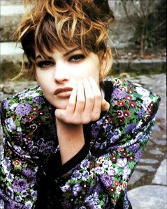 Vogue Italia March 1989 058.jpg