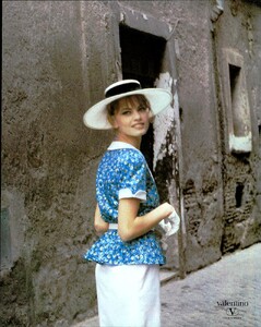 Vogue Italia March 1989 059.jpg